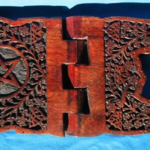 Buchhalter aus Holz mit Pentagramm