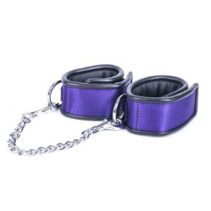 Handfesseln mit Metallkette