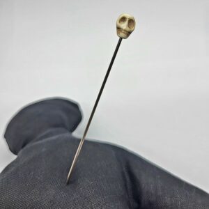 Voodoo Nadel Totenkopf weiß