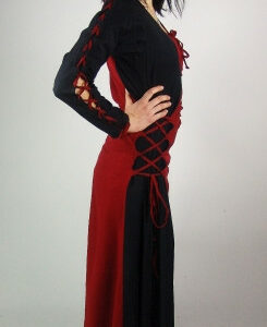 Kleid mit verschiedenen Schnürungen
