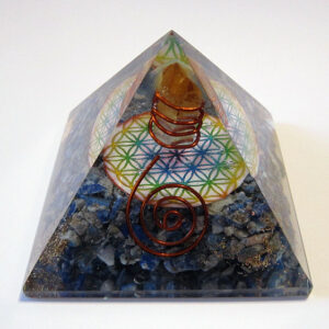 Orgonit Pyramide mit Lapislazuli