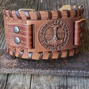 Lederarmband mit Thors Hammer im Runenkreis