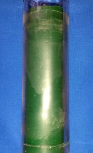 Durchgefärbte Kerze im Glas grün