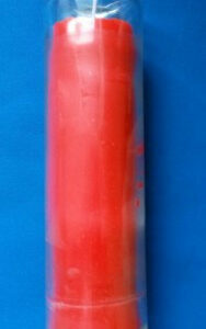 Durchgefärbte Kerze im Glas rot