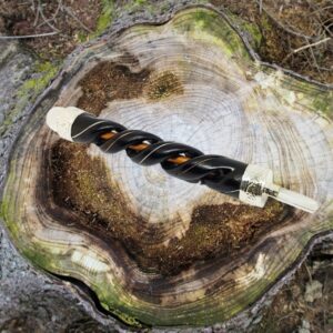 Zauberstab aus Rosenholz mit Kupferstab und Bergkristall