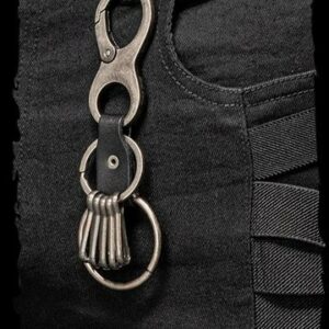Schlüsselanhänger verziert mit Karabiner und kleinen Haken