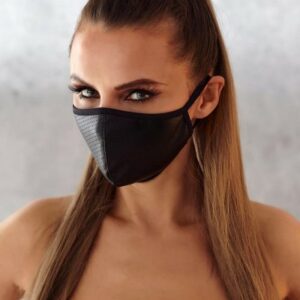 schwarze Gesichtsmaske aus Kunstleder mit Perforation