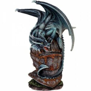 Drache auf Helm