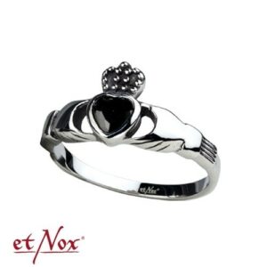 Silberring mit herzförmigem Stein