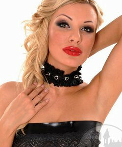 Latex Spitzenhalsband mit Nieten