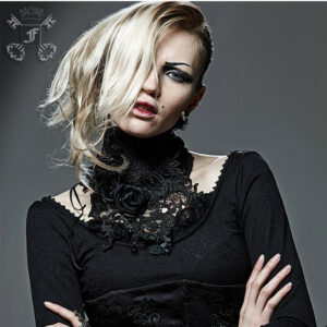 Breites Halsband mit Stickereien