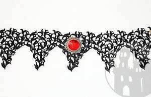 Spitzenhalsband 'Bat Wing'