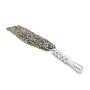 Flogger mit Dildo und Kettenriemen