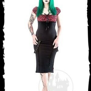 Shirt mit schwarz-rotem Totenkopfdruck und Schleife