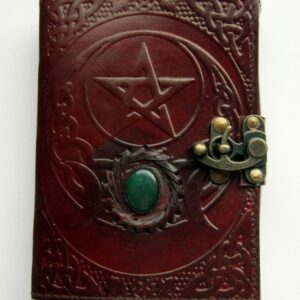 Buch der Schatten mit Pentagramm, Triple Moon und Messingbeschlag